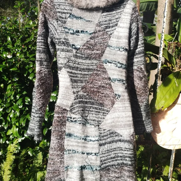 Gorgeous sweater jacket with fur trim small - Picture 4 of 10